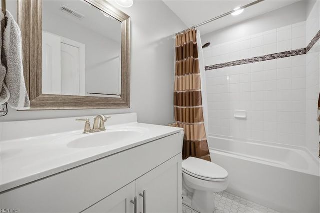 120 Peyton Randolph DR, Yorktown, VA 23692