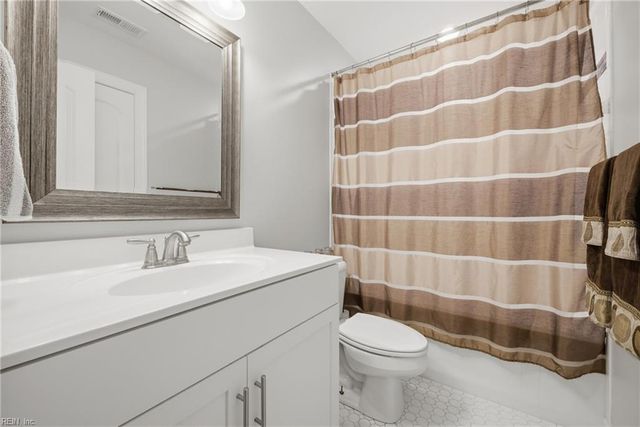 120 Peyton Randolph DR, Yorktown, VA 23692