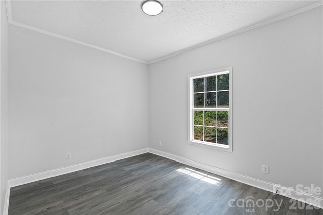 102 E WILKINS Street, Dallas, NC 28034