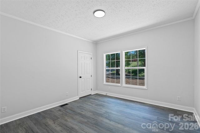 102 E WILKINS Street, Dallas, NC 28034