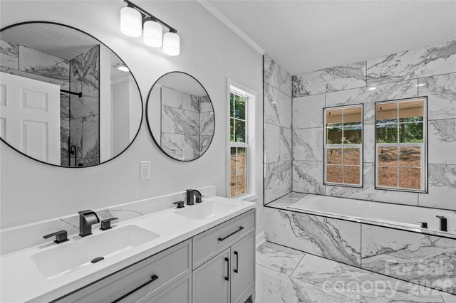 102 E WILKINS Street, Dallas, NC 28034