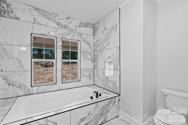 102 E WILKINS Street, Dallas, NC 28034