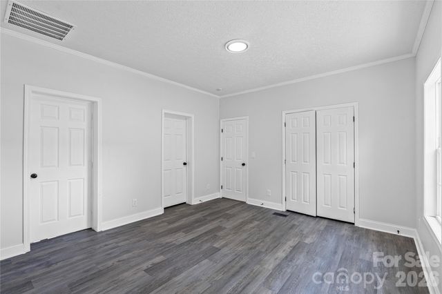 102 E WILKINS Street, Dallas, NC 28034