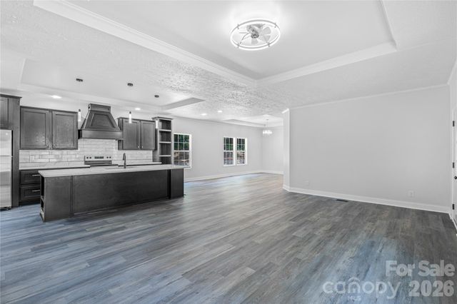 102 E WILKINS Street, Dallas, NC 28034