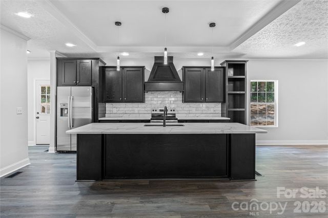 102 E WILKINS Street, Dallas, NC 28034