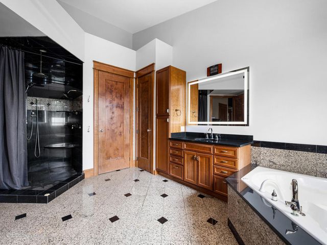 4218 Florence Avenue, Downers Grove, IL 60515