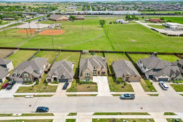 213 Lakewood Lane, Ponder, TX 76259