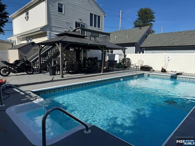 3-04 Bergen Avenue, Fair Lawn, NJ 07410