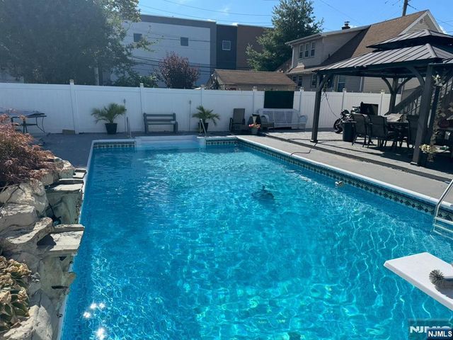 3-04 Bergen Avenue, Fair Lawn, NJ 07410