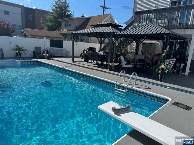 3-04 Bergen Avenue, Fair Lawn, NJ 07410