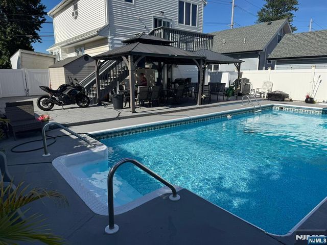 3-04 Bergen Avenue, Fair Lawn, NJ 07410