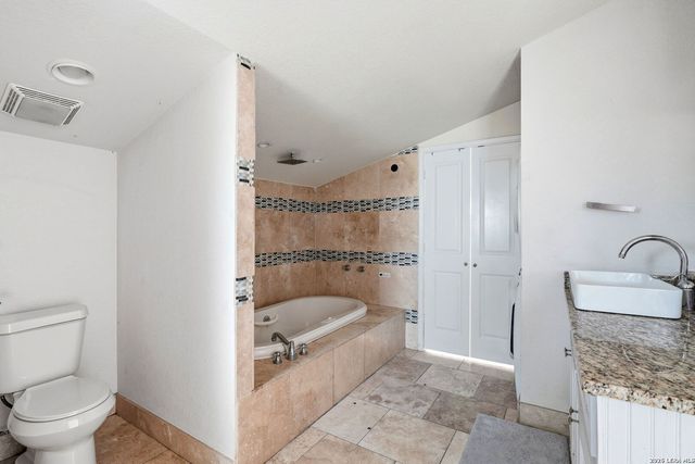 606 E AUSTIN ST, Luling, TX 78648