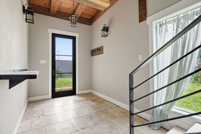 606 E AUSTIN ST, Luling, TX 78648