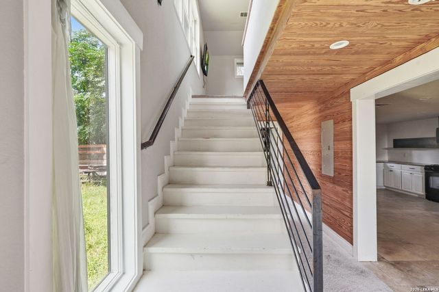 606 E AUSTIN ST, Luling, TX 78648