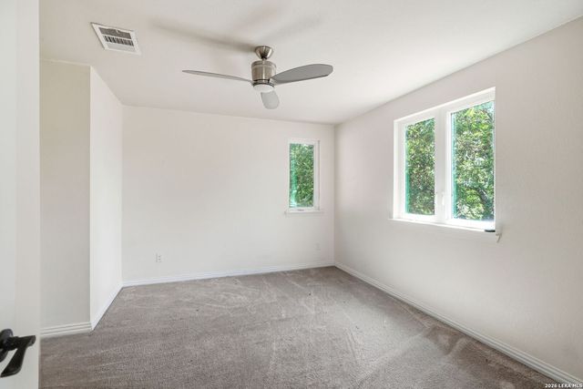 606 E AUSTIN ST, Luling, TX 78648