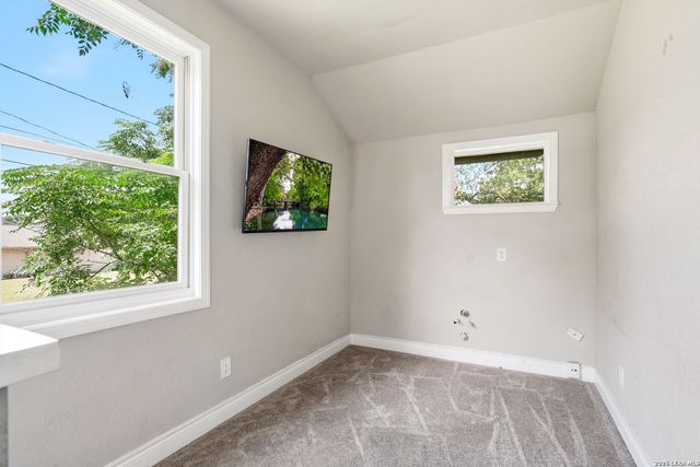 606 E AUSTIN ST, Luling, TX 78648