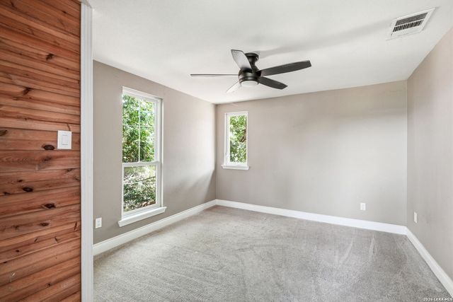 606 E AUSTIN ST, Luling, TX 78648
