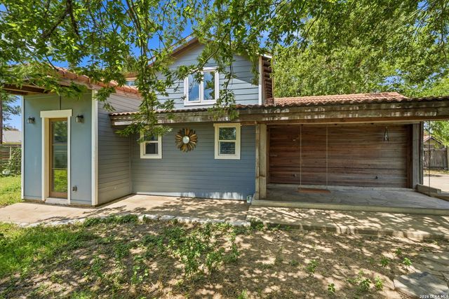 606 E AUSTIN ST, Luling, TX 78648