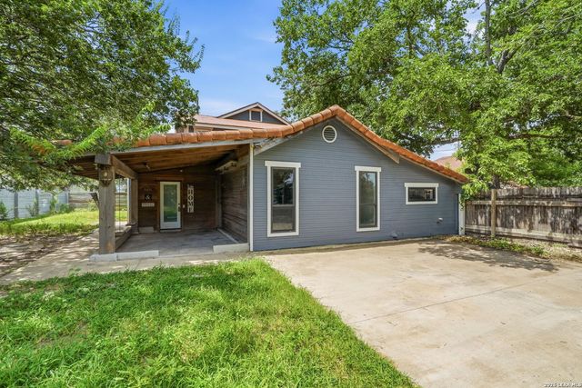 606 E AUSTIN ST, Luling, TX 78648