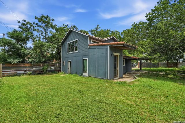 606 E AUSTIN ST, Luling, TX 78648
