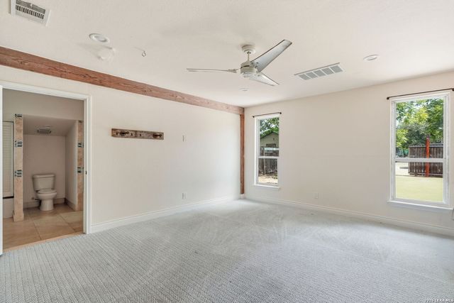 606 E AUSTIN ST, Luling, TX 78648