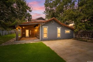 606 E AUSTIN ST, Luling, TX 78648