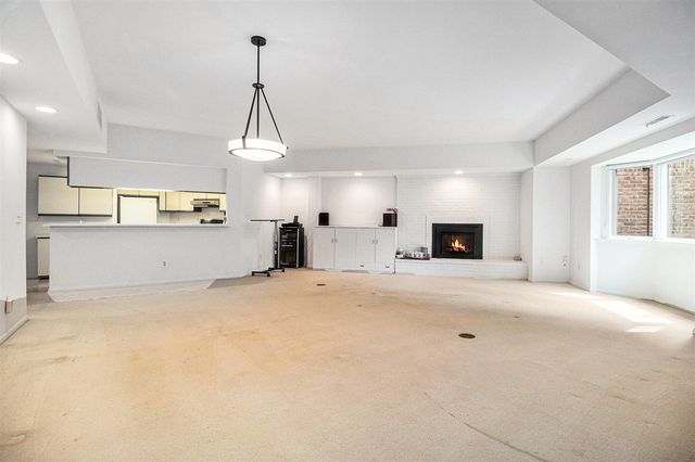 2115 Nature Cove Court 206, Ann Arbor, MI 48104