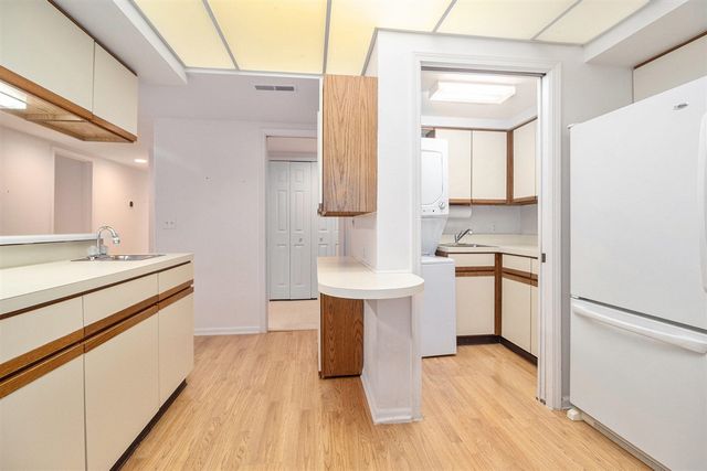 2115 Nature Cove Court 206, Ann Arbor, MI 48104