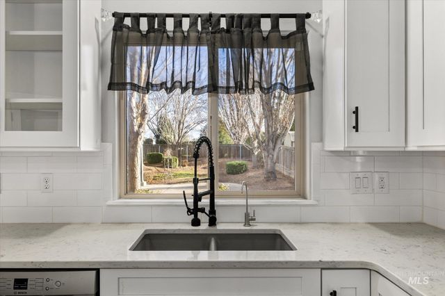 2910 S Mayflower Way, Boise, ID 83709