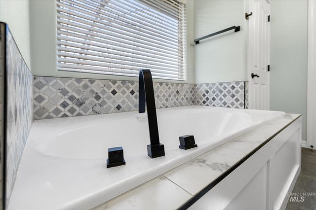 2910 S Mayflower Way, Boise, ID 83709