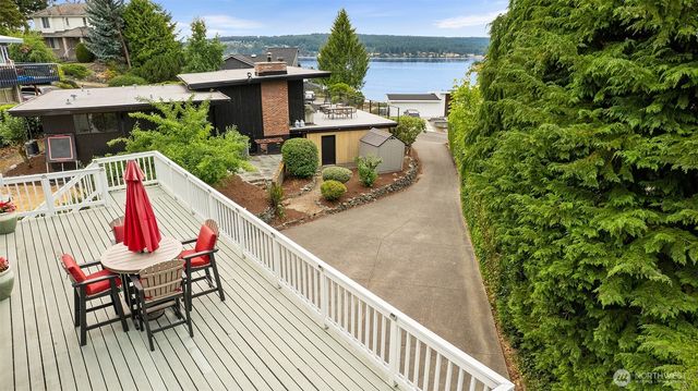 3721 Soundview Drive W, University Place, WA 98466