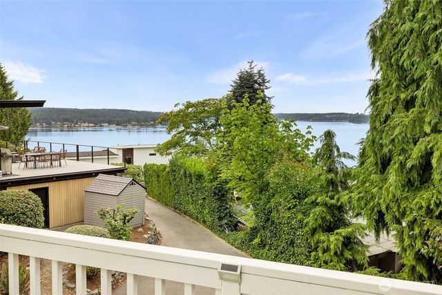 3721 Soundview Drive W, University Place, WA 98466