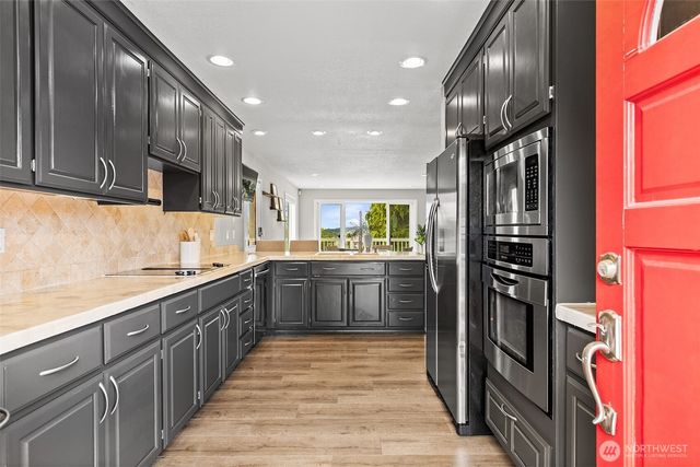 3721 Soundview Drive W, University Place, WA 98466