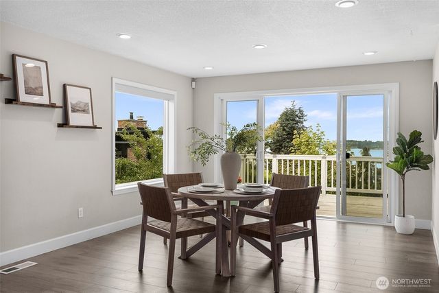 3721 Soundview Drive W, University Place, WA 98466