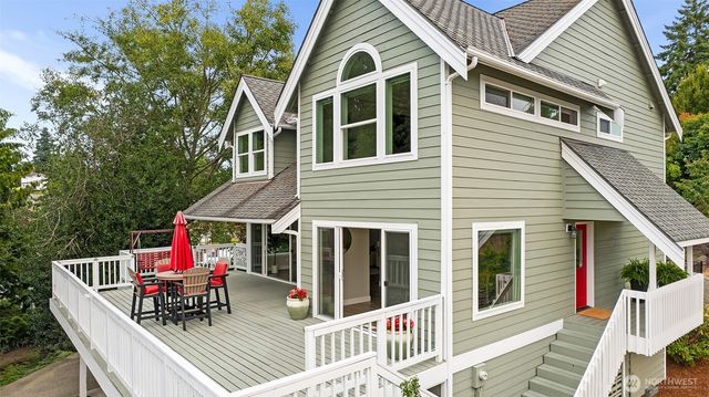 3721 Soundview Drive W, University Place, WA 98466
