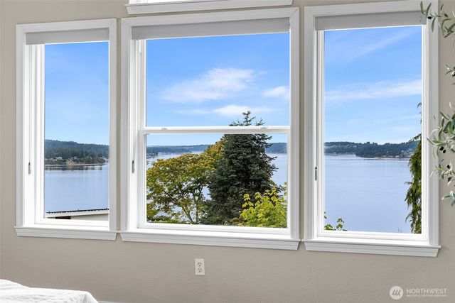 3721 Soundview Drive W, University Place, WA 98466