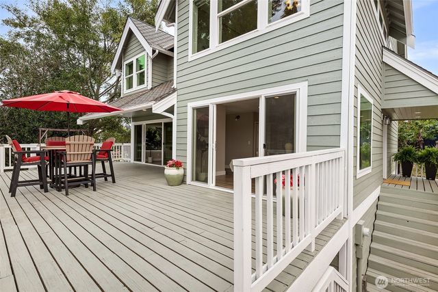 3721 Soundview Drive W, University Place, WA 98466