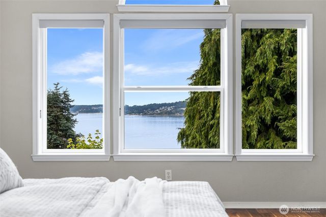 3721 Soundview Drive W, University Place, WA 98466