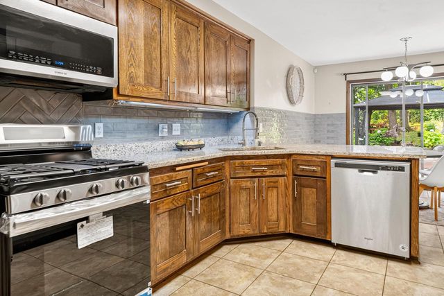 6589 N Crestwood DRIVE, Glendale, WI 53209
