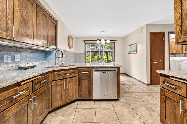 6589 N Crestwood DRIVE, Glendale, WI 53209