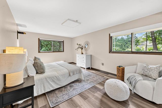 6589 N Crestwood DRIVE, Glendale, WI 53209