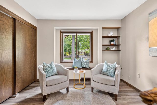 6589 N Crestwood DRIVE, Glendale, WI 53209