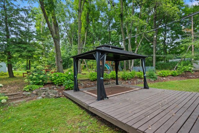 6589 N Crestwood DRIVE, Glendale, WI 53209