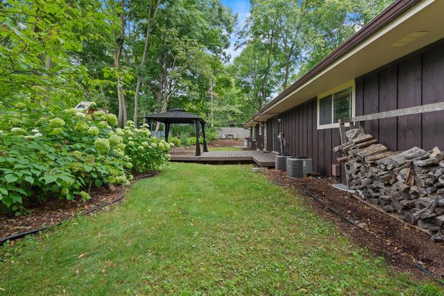 6589 N Crestwood DRIVE, Glendale, WI 53209