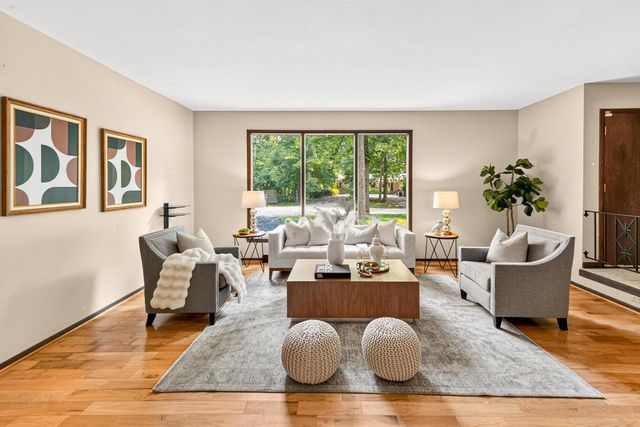 6589 N Crestwood DRIVE, Glendale, WI 53209