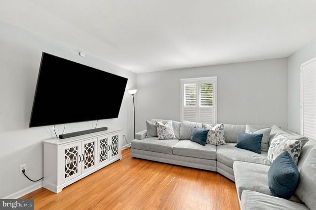 1007 NINE MILE RUN DR, Fredericksburg, VA 22407