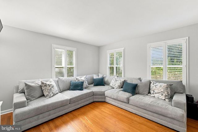 1007 NINE MILE RUN DR, Fredericksburg, VA 22407