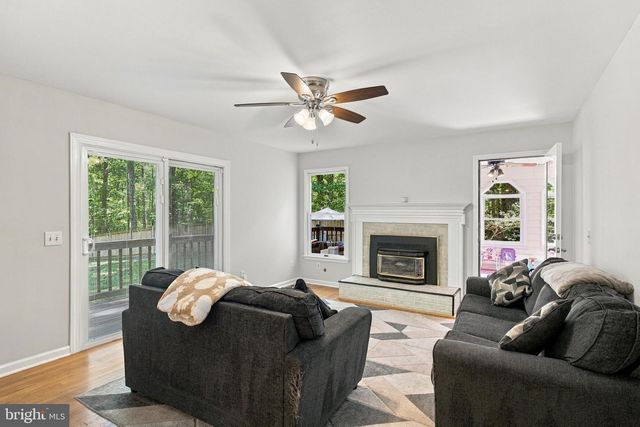 1007 NINE MILE RUN DR, Fredericksburg, VA 22407