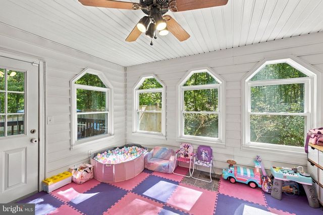 1007 NINE MILE RUN DR, Fredericksburg, VA 22407