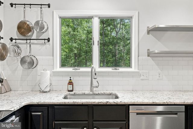 1007 NINE MILE RUN DR, Fredericksburg, VA 22407